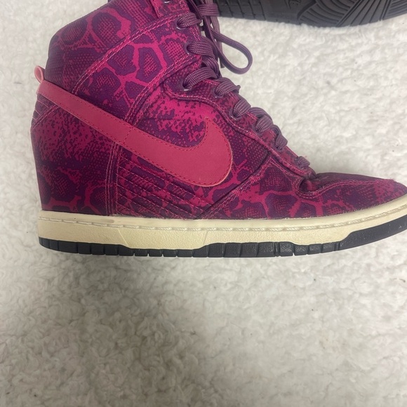 Nike Dunk Sky Hi High Print Python Hidden Wedge Heel Snake Fuchsia Womens Sz 7 - Picture 2 of 8